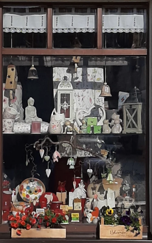rechtes Ladenfenster